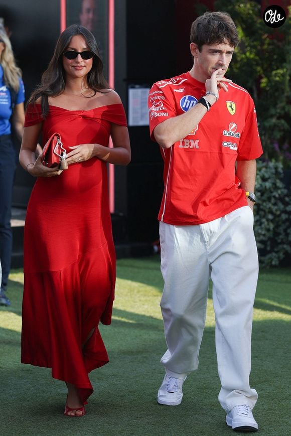 Le couple, qui file le parfait amour et se montre inséparable depuis l'année 2023, a déjà franchi un cap majeur dans son histoire il y a quelques mois seulement. 

Charles et Alexandra Leclerc pendant le Grand Prix de Formule 1 en Italie, du 4 au 6 Septembre 2026.

© Bestimage