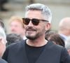 Il animera un jeu culte relancé.

Olivier Minne - Sortie des obsèques de P.Laffont dans la salle de la Coupole du cimetière du Père-Lachaise à Paris, le 23 août 2024. L'animateur de télévision est décédé le 7 août 2024 à l'âge de 84 ans. 
© Dominique Jacovides / Bestimage