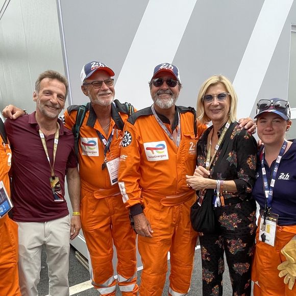 Mathieu Kassovitz et Michèle Laroque - Les célébrités sur le circuit des 24 Heures du Mans quelques heures avant le départ de la course le 14 juin 2025.
© Fabien Faure / Bestimage