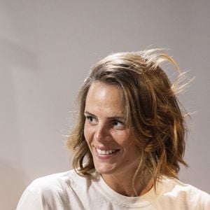 En revanche, avec une adolescente de 16 ans sous le même toit, la stratégie s'adapte. "Ma fille a 16 ans, elle fait sa vie. Je m'efforce de fixer des limites, sans pour autant l'exclure de sa vie d'ado."

Info - Danse avec les stars 2026 : Laure Manaudou rejoint le casting - Info - Jérémy Frérot dévoile une chanson sur sa séparation d'avec Laure Manaudou !