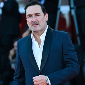 "Le fait de scroller nous amène quand même à une forme d’habitude des images plus dures les unes que les autres, et ça enlève un peu d’empathie", a-t-il confié.

Gilles Lellouche lors du tapis rouge de clôture du 82ème Festival International du Film de Venise au Lido de Venise, Italie, le 06 septembre 2025. Photo by Aurore Marechal/ABACAPRESS.COM