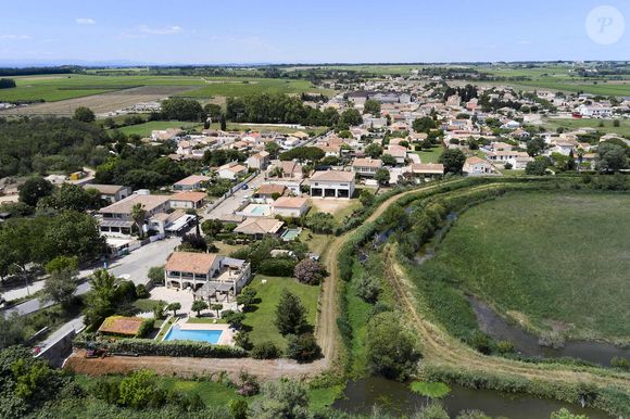Vue aérienne sur le village de Gallician, Vauvert (30). Maisons avec piscines -Photo by Lachas D/ANDBZ/ABACAPRESS.COM