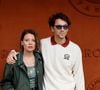 Non-accompagnés de leurs trois enfants, mais entourés d'autres stars dont une comédienne qui s'est récemment séparée d'un célèbre acteur.
Mélanie Thierry et son compagnon le chanteur Raphaël au village lors des Internationaux de France de Tennis de Roland Garros 2025, à Paris, France, le 4 Juin 2025. © Jacovides-Moreau/Bestimage