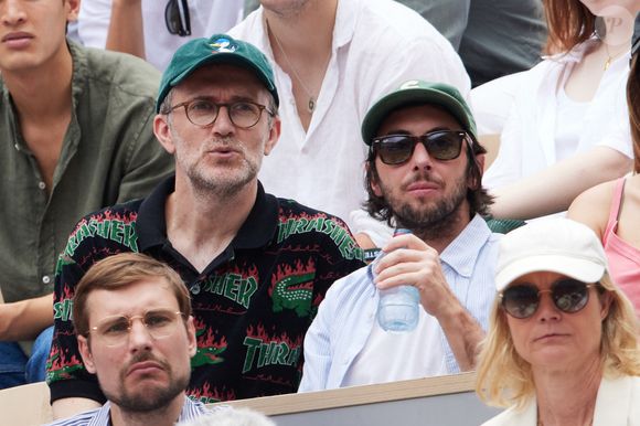 Etienne Carbonnier et Loïc Prigent - Célébrités en tribunes des Internationaux de France de tennis de Roland Garros 2023 à Paris le 11 juin 2023. © Jacovides-Moreau/Bestimage