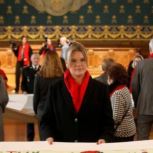 La princesse Stéphanie de Monaco et sa fille Camille Gottlieb assistent au déploiement des courtepointes à l'occasion de la journée mondiale de lutte contre le SIDA avec Fight Aids Monaco au musée océanographique de Monaco le 1er décembre 2025. @Jean-François Ottonello / Nice Matin / Bestimage