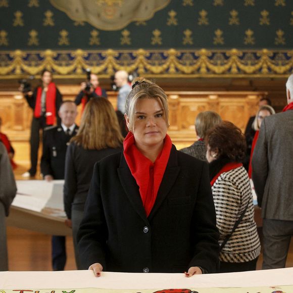 La princesse Stéphanie de Monaco et sa fille Camille Gottlieb assistent au déploiement des courtepointes à l'occasion de la journée mondiale de lutte contre le SIDA avec Fight Aids Monaco au musée océanographique de Monaco le 1er décembre 2025. @Jean-François Ottonello / Nice Matin / Bestimage