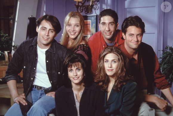Jennifer Aniston, Courteney Cox, Lisa Kudrow, Matthew Perry, Matt Leblanc et David Schwimmer dans la série "Friends".