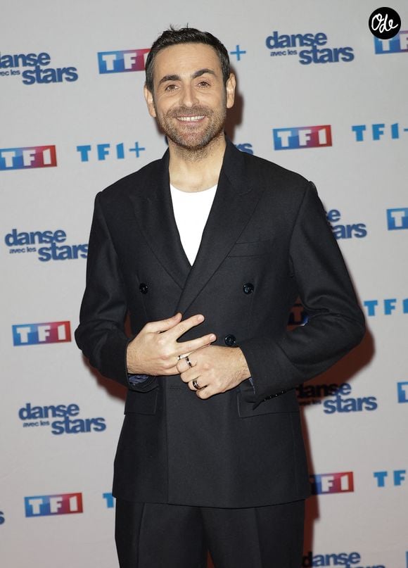 Camille Combal - Photocall de lancement de la saison 2026 de "Danse avec les stars" au siège de TF1 à Boulogne-Billancourt le 18 décembre 2025. 

© Coadic Guirec/Bestimage