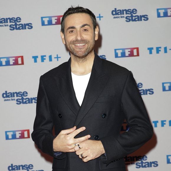 Camille Combal - Photocall de lancement de la saison 2026 de "Danse avec les stars" au siège de TF1 à Boulogne-Billancourt le 18 décembre 2025. 

© Coadic Guirec/Bestimage