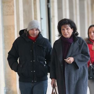Anne Sinclair et son fils Élie Lévaï à la sortie du restaurant "Ma Bourgogne", place des Vosges à Paris, le mercredi 16 novembre 2011. Bestimage.