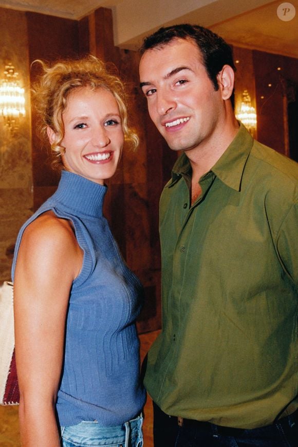 Invitée au micro de l’émission "La bande originale" sur France Inter, la comédienne est revenue sur cet épisode marquant où son partenaire de jeu a pris sa défense face à une inégalité flagrante. 

Archives Jean Dujardin et Alexandra Lamy 2000 - Archive Portrait JLPPA / Bestimage