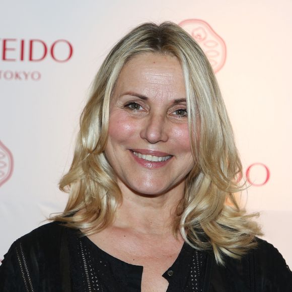 Aujourd'hui retirée des médias, elle mène une vie paisible avec son compagnon à Neuilly-sur-Seine.

Sophie Favier - Shiseido révèle "Eye Collection" sa nouveauté maquillage lors d'un cocktail chez Colette à Paris le 4 juillet 2017. Le calligraphe N. Ouchenir nous dévoile les images inédites de sa collaboration avec la maison.  © Denis Guignebourg/Bestimage