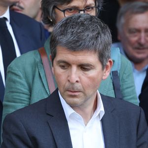 Thomas Sotto - Sorties des obsèques de Philippe Labro en l'église de Saint-Germain-des-Prés à Paris le 13 juin 2025. © Dominique Jacovides - Christophe Clovis / Bestimage