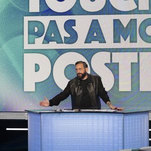 Exclusif - Cyril Hanouna, sur le plateau de l’émission « TPMP » présentée par C.Hanouna et diffusée en direct sur Youtube et sur toutes les box (SFR, FREE, Bouygues, MyCanal etc), Paris, France, le 24 mars 2025. © Jack Tribeca / Bestimage