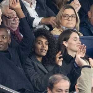 Tina Kunakey et Brice Tchaga dans les tribunes du match de football de qualification pour la coupe du monde 2026 opposant la France à Azerbaïdjan (3-0) au Parc des Princes à Paris, France, le 10 octobre 2025. © Cyril Moreau/Bestimage