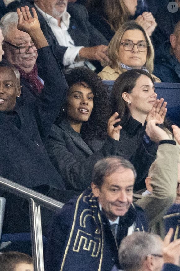 Tina Kunakey et Brice Tchaga dans les tribunes du match de football de qualification pour la coupe du monde 2026 opposant la France à Azerbaïdjan (3-0) au Parc des Princes à Paris, France, le 10 octobre 2025. © Cyril Moreau/Bestimage