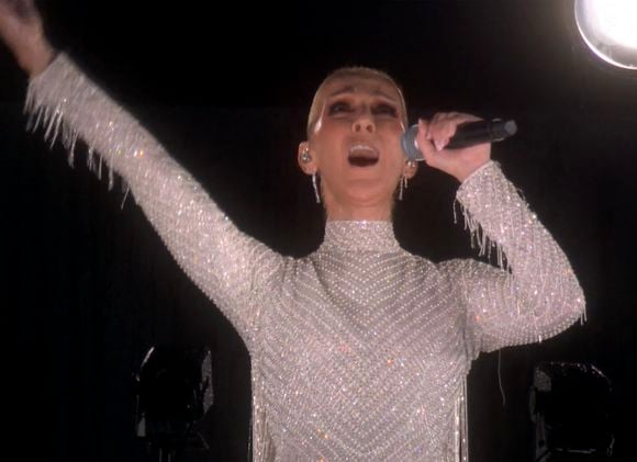 Celine Dion chante depuis le premier étage de la Tour Eiffel, L’hymne à l’amour, d’Édith Piaf - Cérémonie d'ouverture des Jeux Olympiques (JO) de Paris 2024.
© Capture France TV via Bestimage