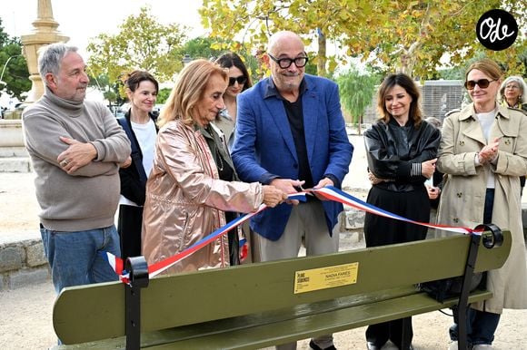 Danièle Millon, la maire de Cassis, Françoise Gillard, Evelyne Bouix et Walter Butler, le président du Festival - Inauguration des bancs d'A.Girardot, P.Noiret et N.Farès à titre posthume dans le cadre du 1er Festival du Film Français - Plans séquences de Cassis, le 18 octobre 2026. 
© Bebert / Bestimage