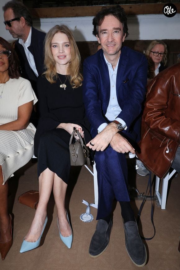 Après la naissance de deux enfants, ils se sont fiancés en 2019 puis ont dû revoir leurs plans de mariage en raison de la pandémie mondiale...

Natalia Vodianova et Antoine Arnault au premier rang du défilé Stella McCartney lors de la Fashion Week de Paris, le 4 mars 2026 à Paris, en France. Photo de Jérôme Domine/Abaca