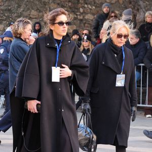 Théa Charrier (fille de Nicolas-Jacques Charrier, petite fille de Brigitte Bardot) , Anne-Line Bjerkan (femme de Nicolas-Jacques Charrier) - Arrivées aux obsèques de Brigitte Bardot en l'église Paroissiale Notre-Dame-de-l'Assomption de Saint-Tropez, France, le 7 janvier 2026. © Jacovides-Moreau/Bestimage