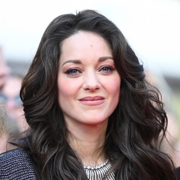 Marion Cotillard - Montée des marches du film " Firebrand (Le jeu de la reine) " lors du 76ème Festival International du Film de Cannes, au Palais des Festivals à Cannes.  © Rachid Bellak / Bestimage