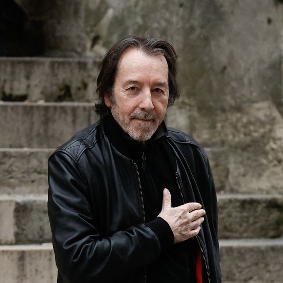 De même que Jean-Hugues Anglade, ami de longue date. 


Jean-Hugues Anglade - Personnalités à la cérémonie en hommage à Tchéky Karyo en l'église Saint Roch à Paris le 13 novembre 2025.