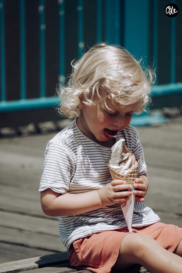 Il recommande plutôt une ombrelle, de la crème solaire, une casquette et des lunettes de soleil.

Quels bon gestes adopter en temps de canicule avec un bébé ?