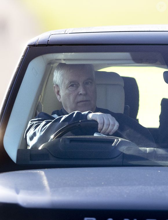 Le prince Andrew, duc d'York, aperçu au volant de sa voiture au château de Windsor, le 22 novembre 2021. Dana Press / Bestimage