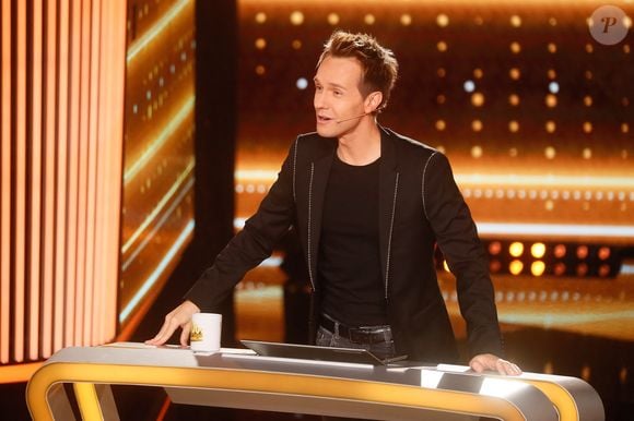 Pour ce numéro, l’humoriste Roman Doduik, le journaliste spécialisé dans le rugby Matthieu Lartot et Sylvie Tellier,
Exclusif - Cyril Féraud - Enregistrement de l'émission "100% logique" présentée par C. Feraud et qui sera diffusée le 5 avril 2024 au Studio du Lendit à Saint-Denis, France, le 20 décembre 2024. © Christophe Clovis / Bestimage