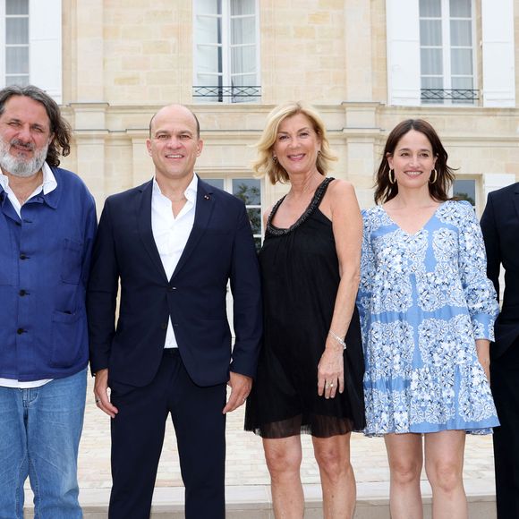 Le producteur Olivier Delbosc, le Président de la conférération Intenenationale des Cinémas d'Art & Essai Christian Brâuer, la présidente Michèle Laroque, l'actrice Marie Gillain et le ralisateur Stéphane Brizé au Château Grand- Puy Ducasse à Pauillac en Gironde, le 9 juillet 2024. © Jean-Marc Lhomer/Bestimage