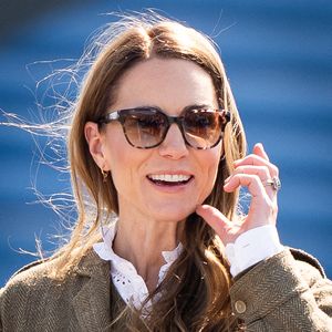 Le prince William et Kate Middleton, connus sous le nom de duc et duchesse de Rothesay lorsqu'ils sont en Écosse, rencontrent les responsables du service public de ferry ainsi que les membres de la communauté qui l'utilisent avant de prendre le ferry pour traverser l'eau jusqu'à l'île d'Iona, le dernier jour de la visite royale sur l'île de Mull, au Royaume-Uni, le 30 avril 2025. Photo par PA Photos/ABACAPRESS.COM