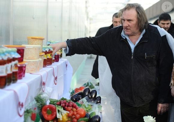 A Saransk, Gérard Depardieu aimait rencontrer les commerçants de son quartier.

Gerard Depardieu rencontre les commerçants de son quartier a Saransk le 23 fevrier 2013.
ITAR TASS / BESTIMAGE