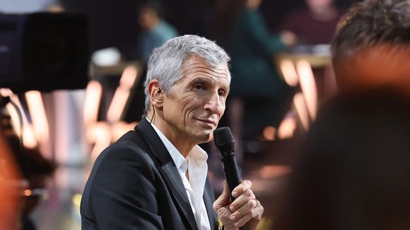 France Inter : Une figure de la radio très remontée contre Nagui après un sketch de Julie Conti dans La Bande originale