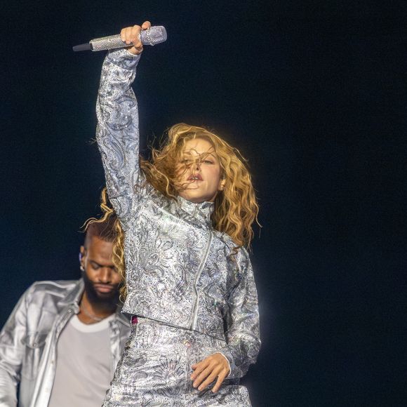 Shakira se produit sur scène dans le cadre de sa tournée mondiale « Las Mujeres Ya No Lloran » au Kaseya Center, à Miami, en Floride, le mercredi 1er juillet 2026. Photo de Gary I Rothstein/UPI/ABACAPRESS.COM
