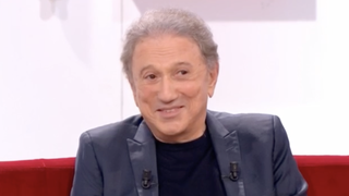 "Dimanche dernier, c'était nul !" : Michel Drucker rembarré pour l'une de ses émissions par une chanteuse, d'une grande franchise