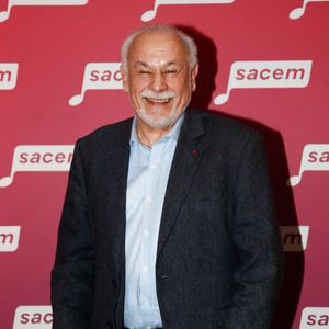 Exclusif - Francis Perrin - Photocall de la soirée en hommage à Jean-Loup Dabadie à la SACEM à Neuilly-sur-Seine, le 07 avril 2025. © Christophe Clovis / Bestimage