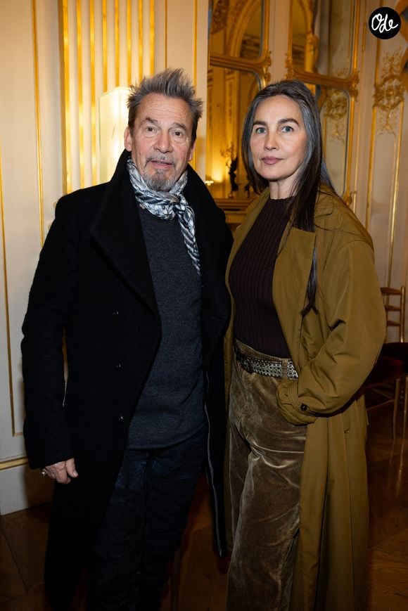Azucena Caamaño et Florent Pagny à la cérémonie de la remise de la médaille de chevalier de l'ordre des arts et des lettres à Alexandre Kirchhoff, PDG du label Capitol Music France par R.Dati au Ministère de la Culture à Paris le 9 janvier 2026.

Photo de Cyril Moreau / Bestimage