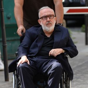 Dominique Farrugia - Les célébrités lors de l'hommage rendu aux obsèques de Françoise Coquet au cimetière de Montmartre à Paris le 24 juillet 2026. Agence / Bestimage