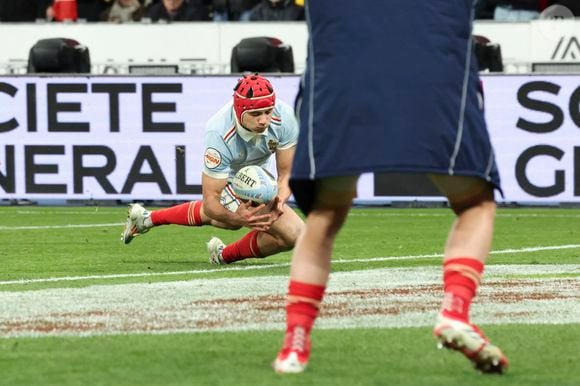 Louis Bielle-Biarrey a inscrit 4 essais lors de la rencontre

Essai Louis Bielle-Biarrey (France) - Match de rugby du Tournoi des Six Nations : La France l'emporte sur l'Angleterre 48 - 46 au Stade de France à Saint-Denis le 14 mars 2026.

© Michael Baucher / PsnewZ / Bestimage