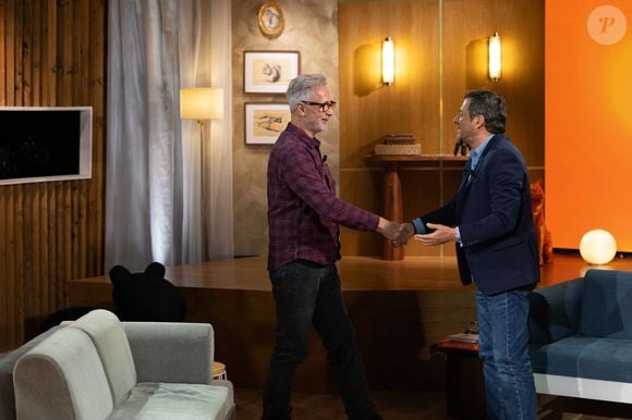 Il est officiellement diplômé en éthologie équestre par la très sérieuse Fédération Française d'Équitation.

Thierry Lhermitte, Bernard Montiel sur plateau de l'émission "Animalement Vôtre" présentée par Bernard Montiel et diffusée le 22 mars 2026 sur France 3, à Paris, France, le 13 janvier 2026. © Julien Sarkissian/Bestimage