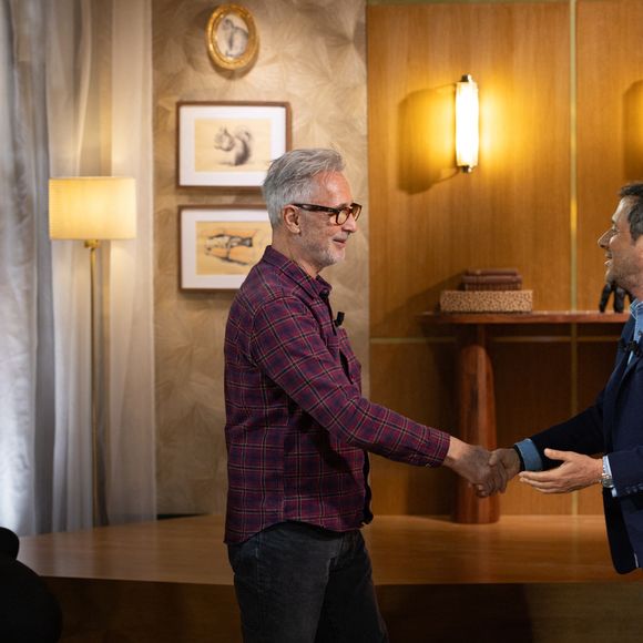 Il est officiellement diplômé en éthologie équestre par la très sérieuse Fédération Française d'Équitation.

Thierry Lhermitte, Bernard Montiel sur plateau de l'émission "Animalement Vôtre" présentée par Bernard Montiel et diffusée le 22 mars 2026 sur France 3, à Paris, France, le 13 janvier 2026. © Julien Sarkissian/Bestimage