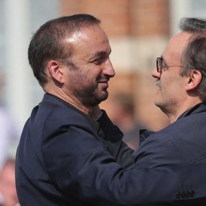 Michel Ferracci, le mari d'E.Dequenne, guest - 300 personnes réunies pour rendre hommage à Emilie Dequenne dans sa ville de Chièvres (Belgique), le 9 avril 2025, quelques semaines après son décès prématuré, survenu le 16 mars 2025. Une plaque commémorative a été installée dans la salle des Pas Perdus de l'hôtel de ville, renommée "Espace Émilie Dequenne". La famille de la comédienne a lancé un appel aux dons pour soutenir la lutte contre le cancer. Photonews / Bestimage