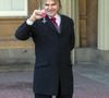 Il luttait depuis 30 ans contre un cancer
Mike Peters avec son MBE, décerné pour les services volontaires rendus à la lutte contre le cancer dans le nord du Pays de Galles et à l'étranger, à l'issue d'une cérémonie d'investiture au Palais de Buckingham, à Londres. Le 21 février 2019. Photo par Steve Parsons/PA Wire/ Abaca