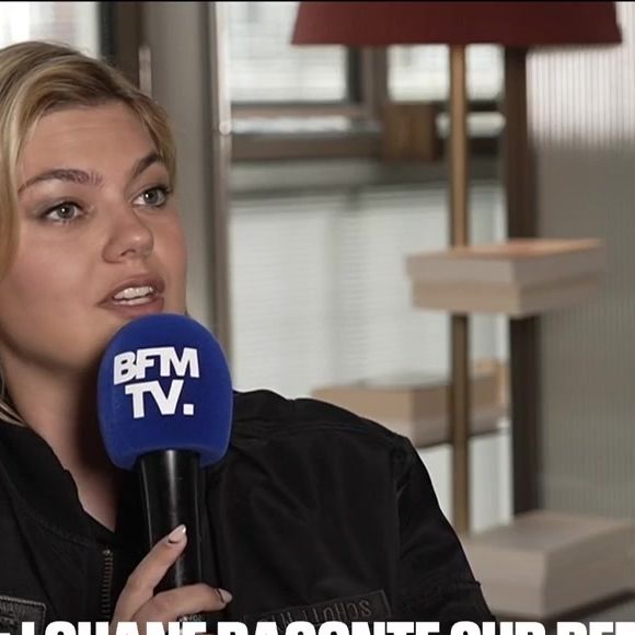 Louane en interview pour BFMTV a montré sa nouvelle coupe de cheveux