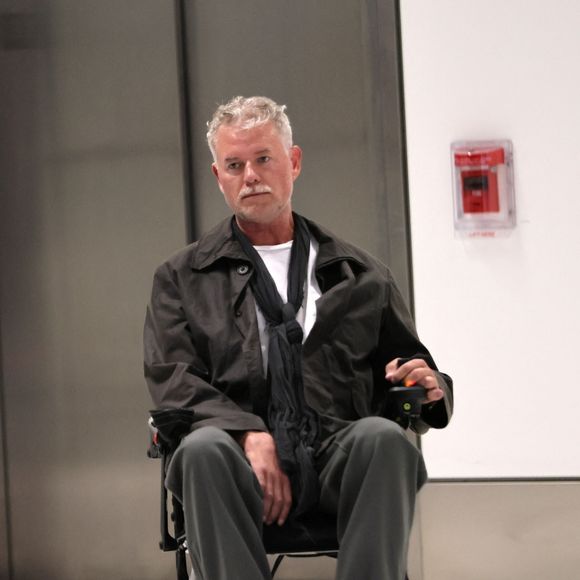 L'acteur a révélé son diagnostic il y a quelques mois.

Eric Dane a été aperçu arrivant à l'aéroport international de Los Angeles en fauteuil roulant, paraissant fragile après avoir annoncé son diagnostic de SLA. Photo par Backgrid USA / Bestimage