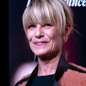 Des confidences sans filtre !

Marina Foïs assiste à la cérémonie du Prix Lumière 2025 remis à Michael Mann lors du Festival Lumière 2025 à Lyon le 17/10/2025. © Sandrine Thesillat/PsNewZ/Bestimage