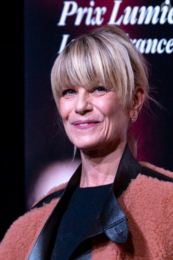 Des confidences sans filtre !

Marina Foïs assiste à la cérémonie du Prix Lumière 2025 remis à Michael Mann lors du Festival Lumière 2025 à Lyon le 17/10/2025. © Sandrine Thesillat/PsNewZ/Bestimage