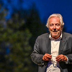 Exclusif - Pierre Arditi lors de la troisième édition des Théâtrales d'Eze à l'oppidum du Col d'Eze, le 2 août 2025. © Bruno Bebert / Bestimage