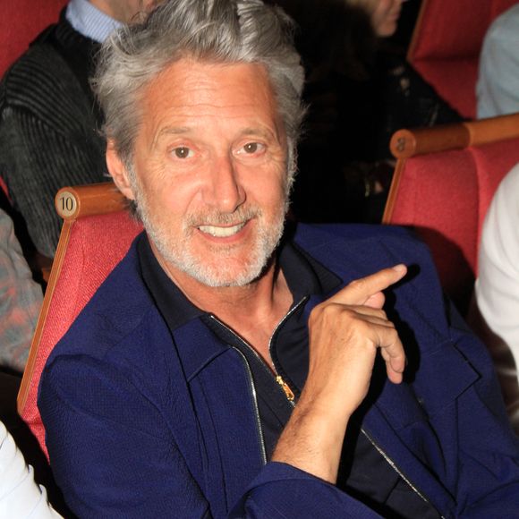 Sur la publication, on retrouve les trois membres de la famille 

Exclusif - Antoine de Caunes - Projection du film "Les pistolets en plastique" au théâtre Croisette à l'hôtel Marriott lors du 77ème Festival International du Film de Cannes (14 - 25 mai 2024), le 24 mai 2024. 
© Philippe Baldini / Bestimage