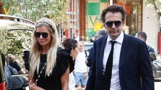 L’un des fils de Vincent Bolloré représente son père à la cérémonie pour Philippe Labro, avec son épouse également issue d'une famille fortunée